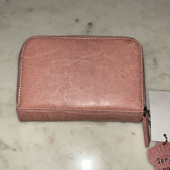 New genuine leather pink faux croc wallet - Picture 4 of 6